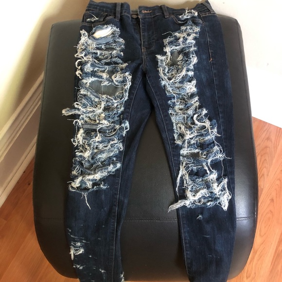 Old navy Ripped Jeans - Picture 3 of 6